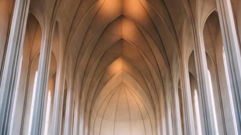 極簡辦公室的專注魔法